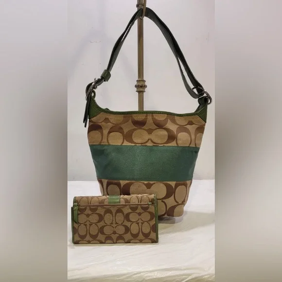 💎Price Drop...COACH signature Rugby duffle bag with matching wallet. F13362 - Picture 6 of 6